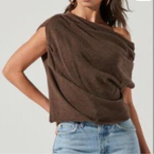 ASTR THE LABEL Devin One Shoulder Sleevless Sweater